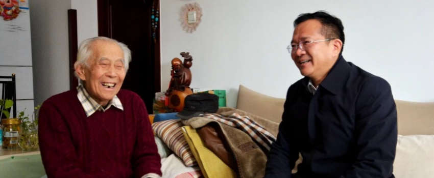中國樂(lè )凱黨委領(lǐng)導看望慰問(wèn)樂(lè )凱老領(lǐng)導、老專(zhuān)家、老干部、老黨員及生活困難職工